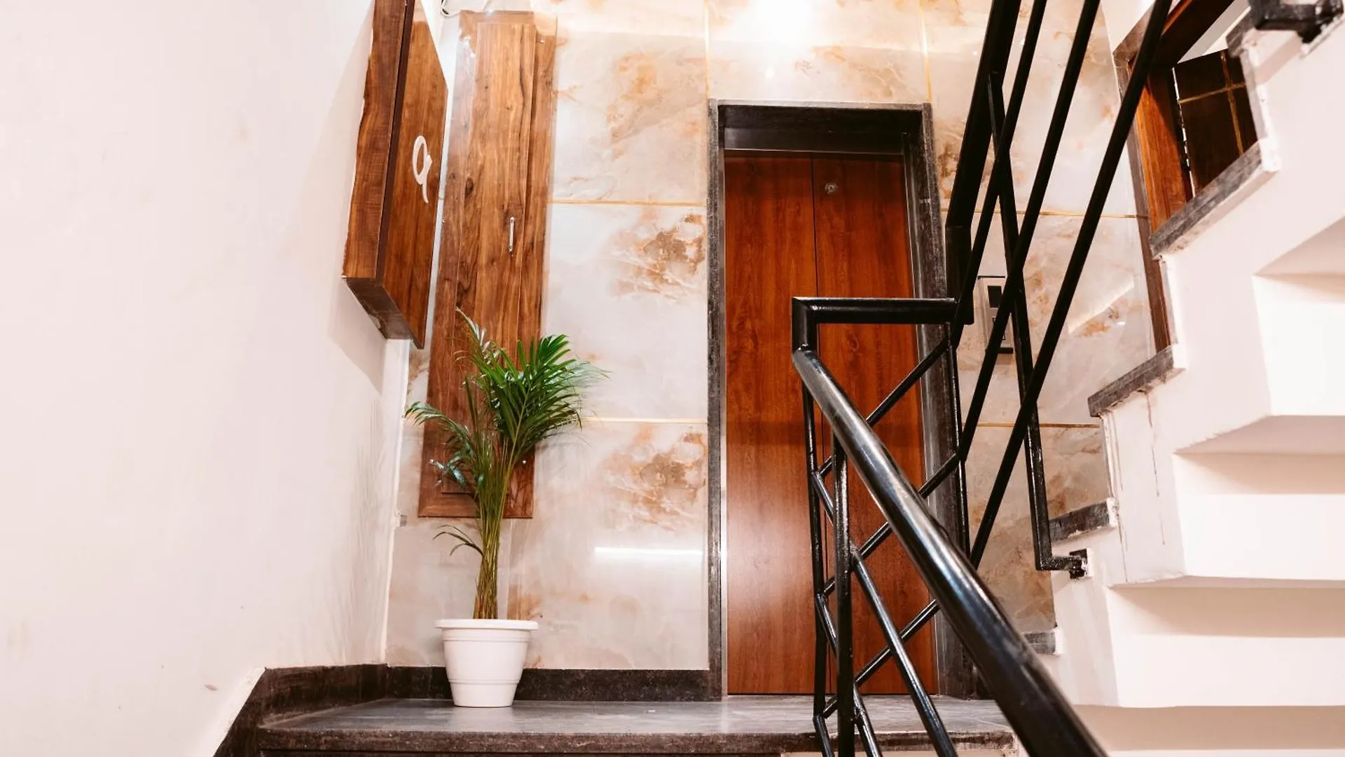Flxho Duo - Serviced Apartment & Rooms - Golf Course Road Gurgaon 3*,